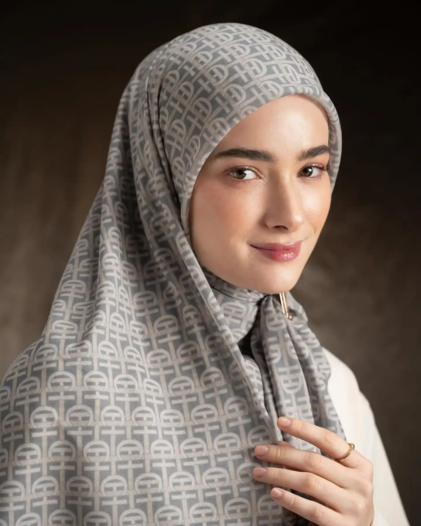 memilih hijab sesuai warna kulit
