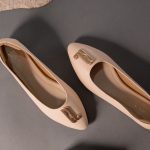 Tips memakai flat shoes