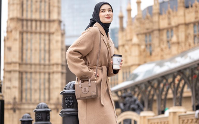 Warna jilbab yang cocok untuk baju coklat