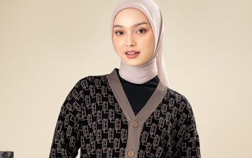 Inspirasi OOTD cardigan hijab
