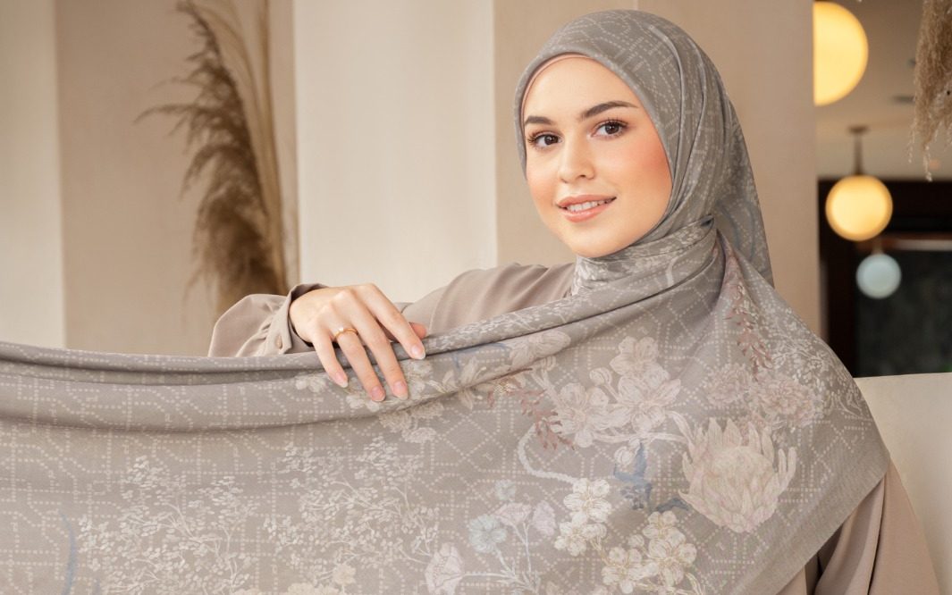 Sering Jadi Andalan, Ini Warna Hijab Earth Tone yang Wajib Dimiliki