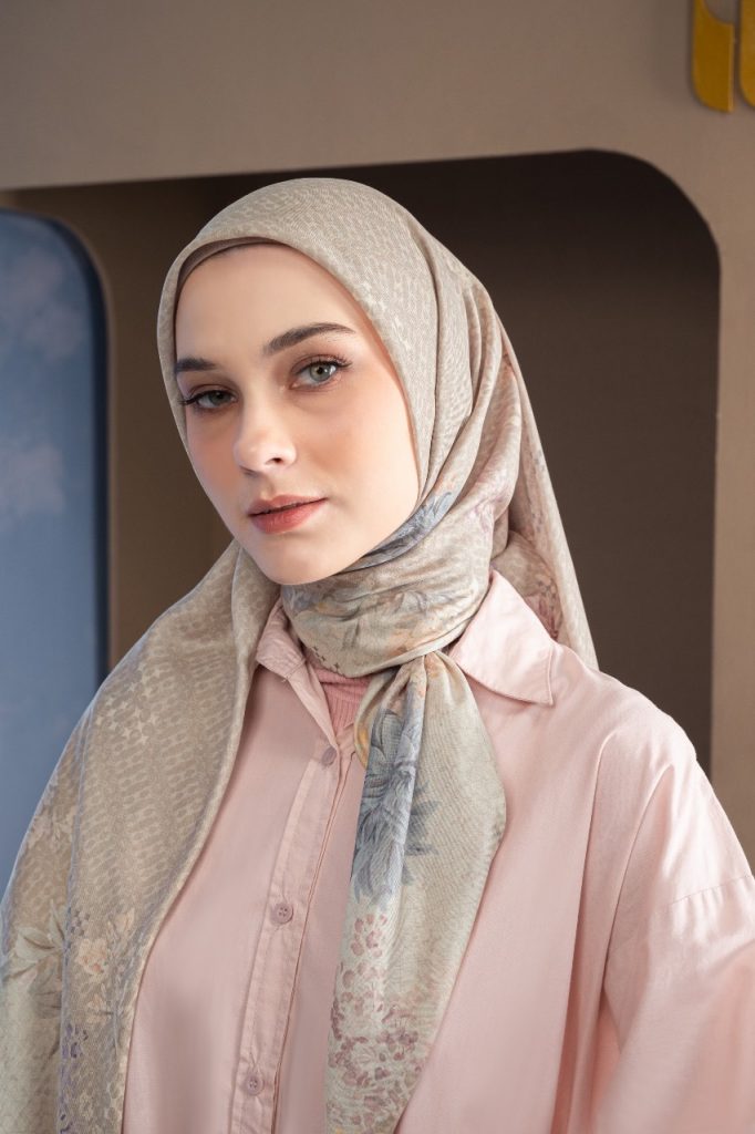 Hijab warna beige