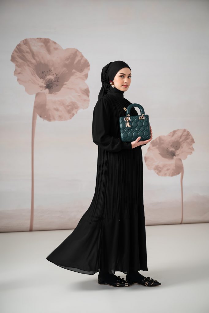 OOTD baju hitam hijab