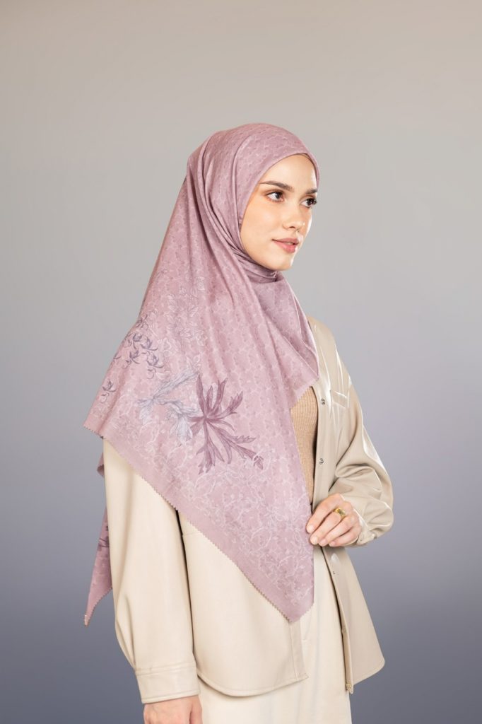 Warna jilbab untuk kulit sawo matang