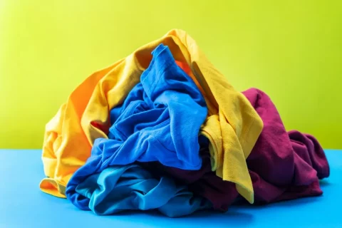 cara menghilangkan luntur pada baju berwarna