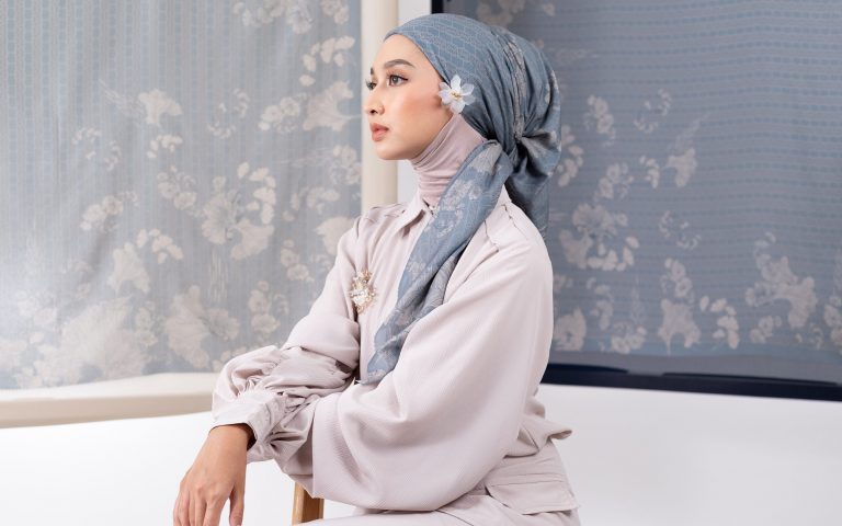 Warna jilbab yang cocok untuk kulit sawo matang