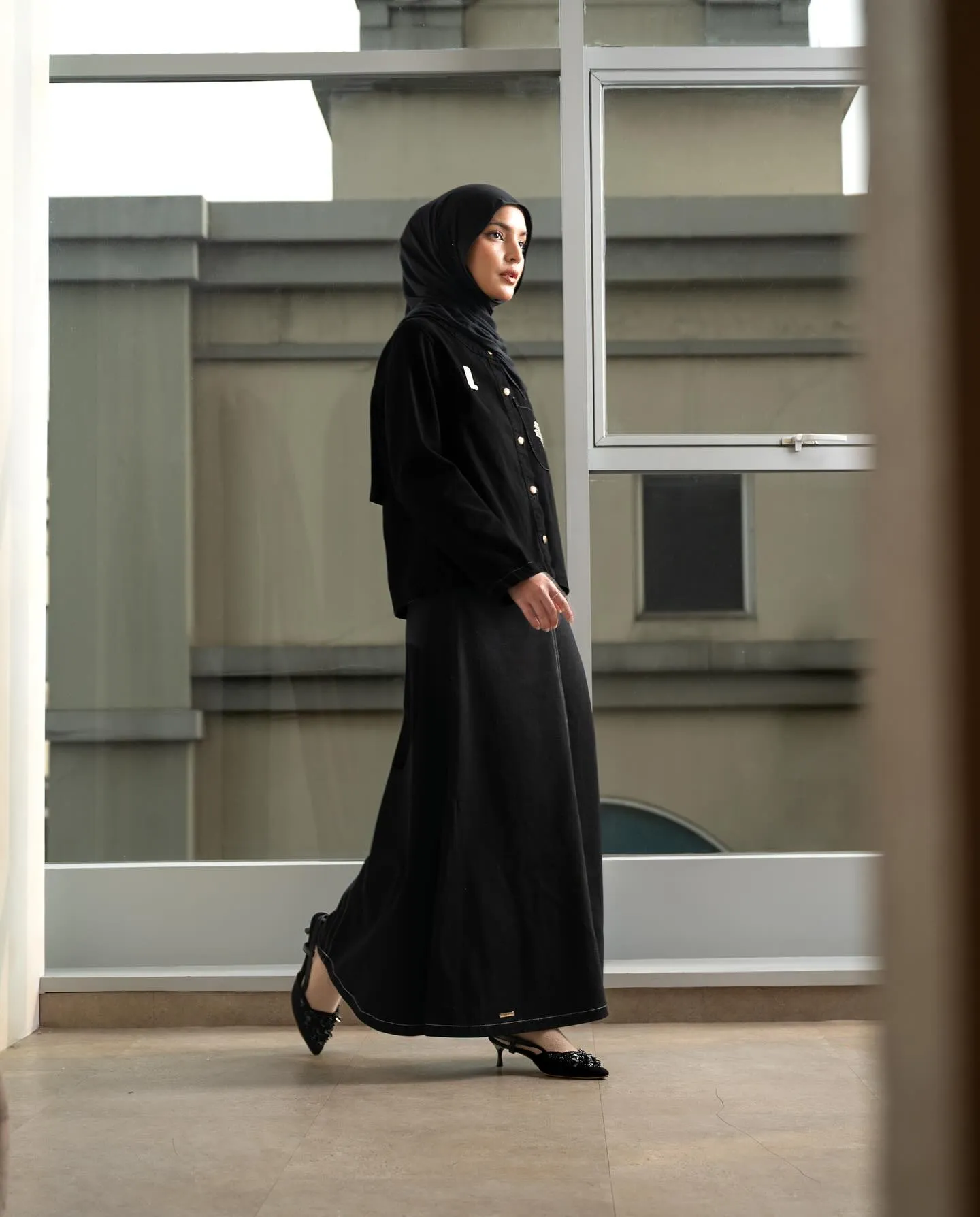 outfit baju hitam