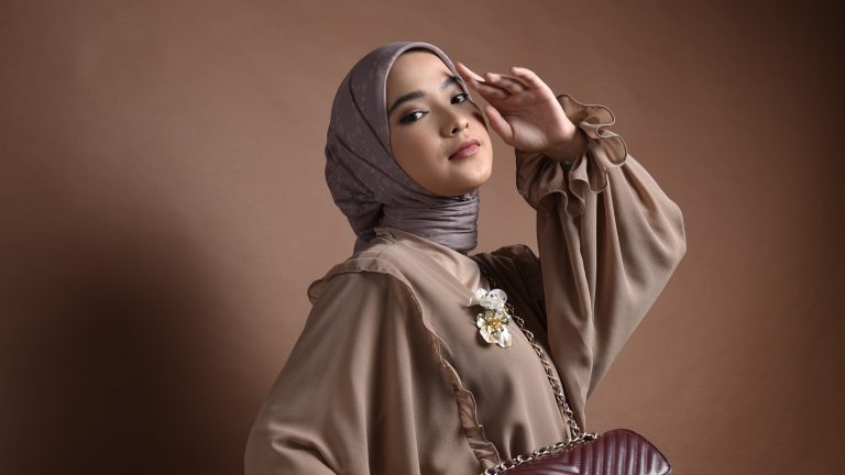 Jangan Salah! Ini 11 Warna Jilbab yang Cocok untuk Baju Mocca