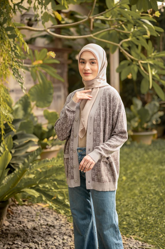 7 OOTD Korean Style Hijab yang Chic dan Trendy Coba Yuk