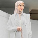 Celana cream cocok dengan baju warna apa