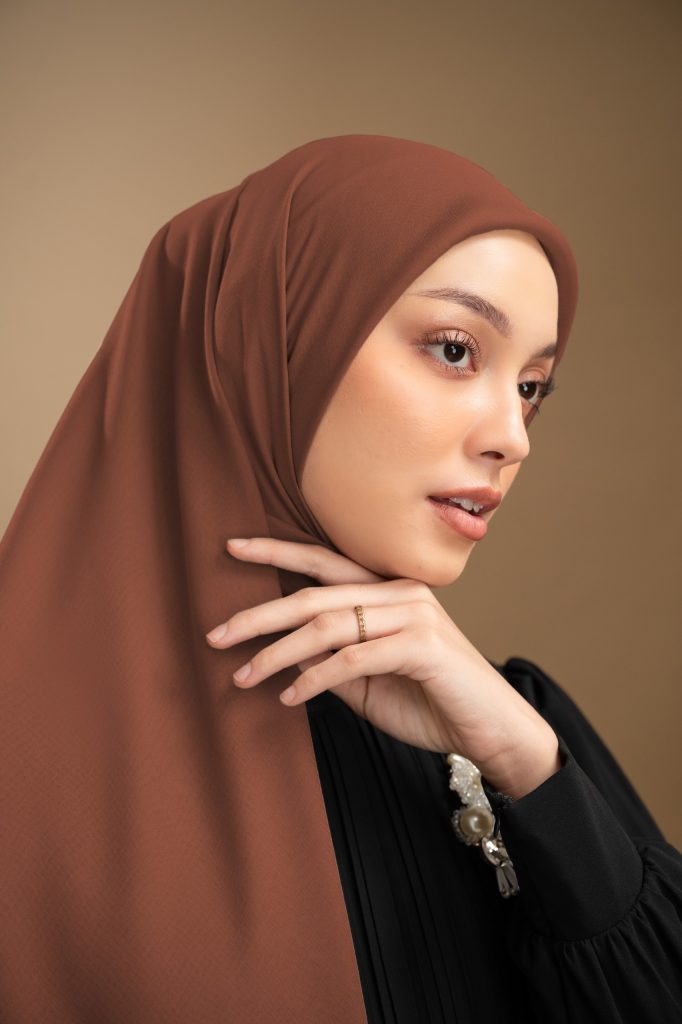 Jilbab cokelat