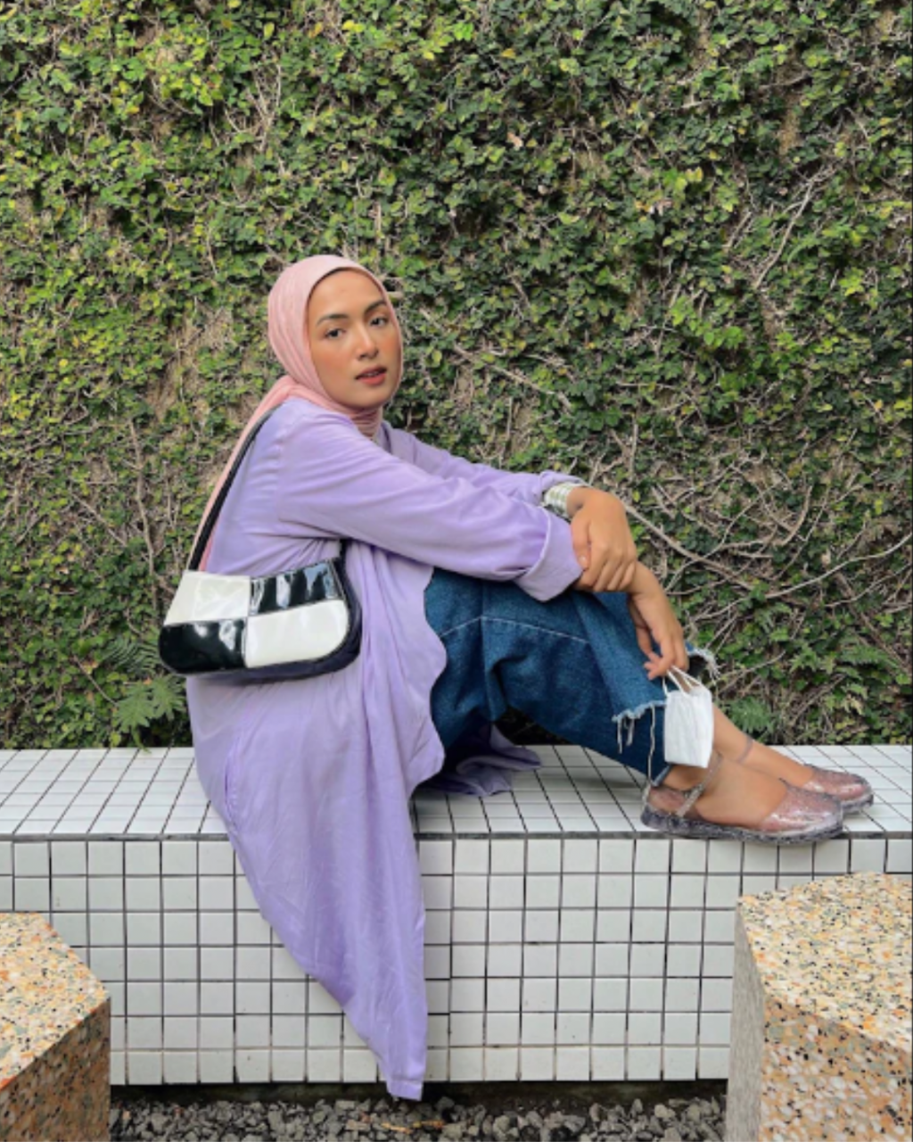 baju warna lilac nih cocok dengan jilbab warna apa ya?