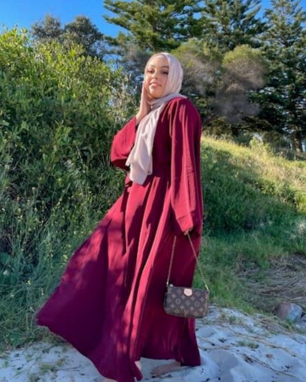 Gamis Maroon Cocok dengan Jilbab Warna Apa