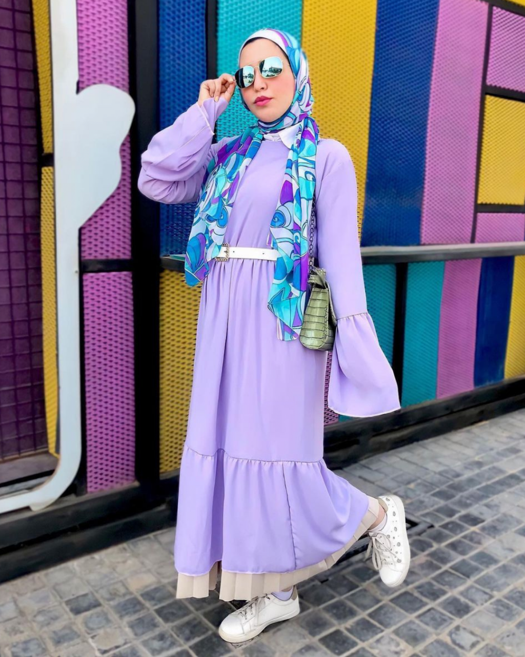 baju warna lilac nih cocok dengan jilbab warna apa ya?