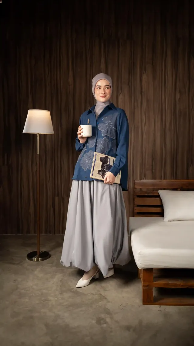 baju warna navy cocok dengan jilbab warna apa