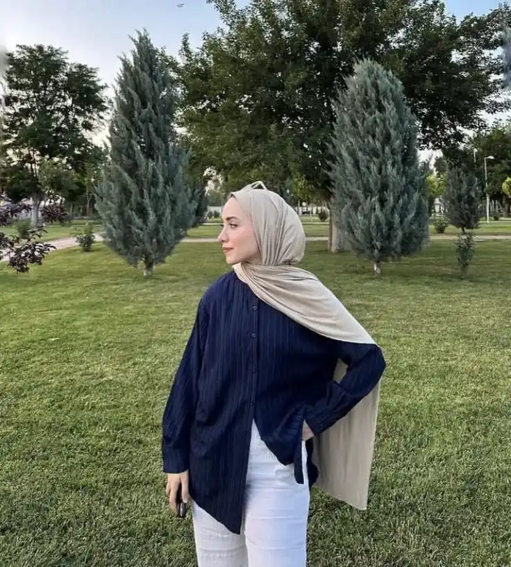 baju warna navy cocok dengan jilbab warna apa