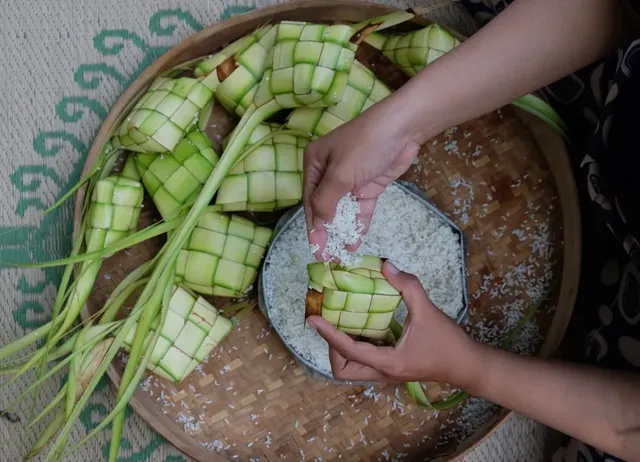 cara membuat ketupat lebaran