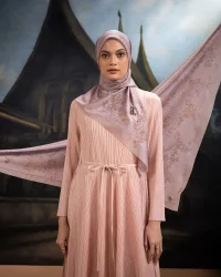 baju peach cocok dengan jilbab warna apa